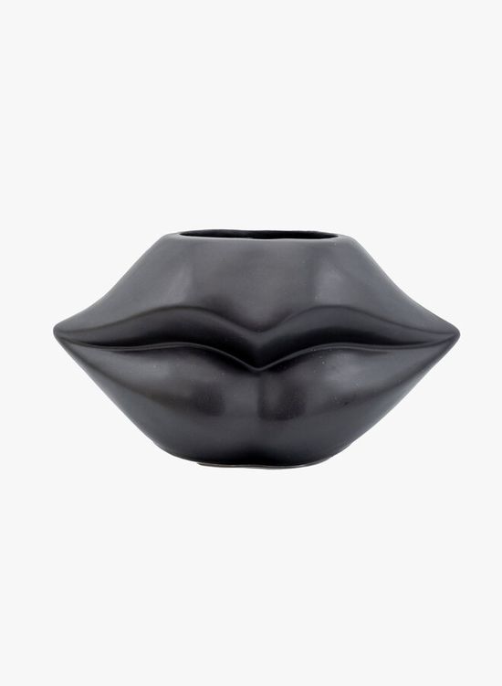 Vaas lips black